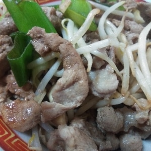 もやし、白ネギ、人参、豚肉のすき焼き煮